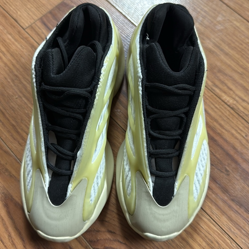 Yeezy 700 V3 Runners